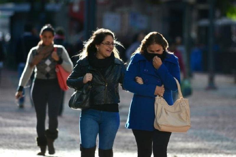 Temperaturas se elevam mais &agrave; tarde e m&aacute;ximas superam os 20&deg;C em v&aacute;rios pontos