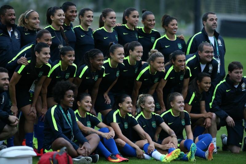 Sele&ccedil;&atilde;o feminina tenta driblar ansiedade a menos de uma semana da estreia