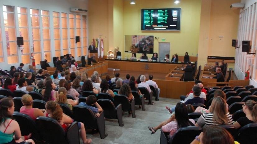 Ju&iacute;za questionou per&iacute;odo curto de tr&ecirc;s dias para tramita&ccedil;&atilde;o do reajuste de 8,34%