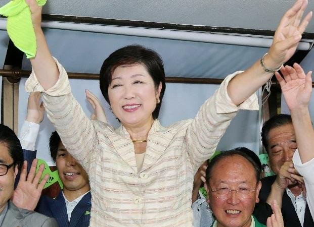 Yuriko Koike tem 64 anos e &eacute; ex-ministra do Meio Ambiente e da Defesa 
