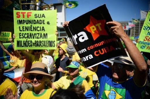 Cinco mil pediram o impeachment de Dilma e puni&ccedil;&atilde;o aos envolvidos na Lava Jato