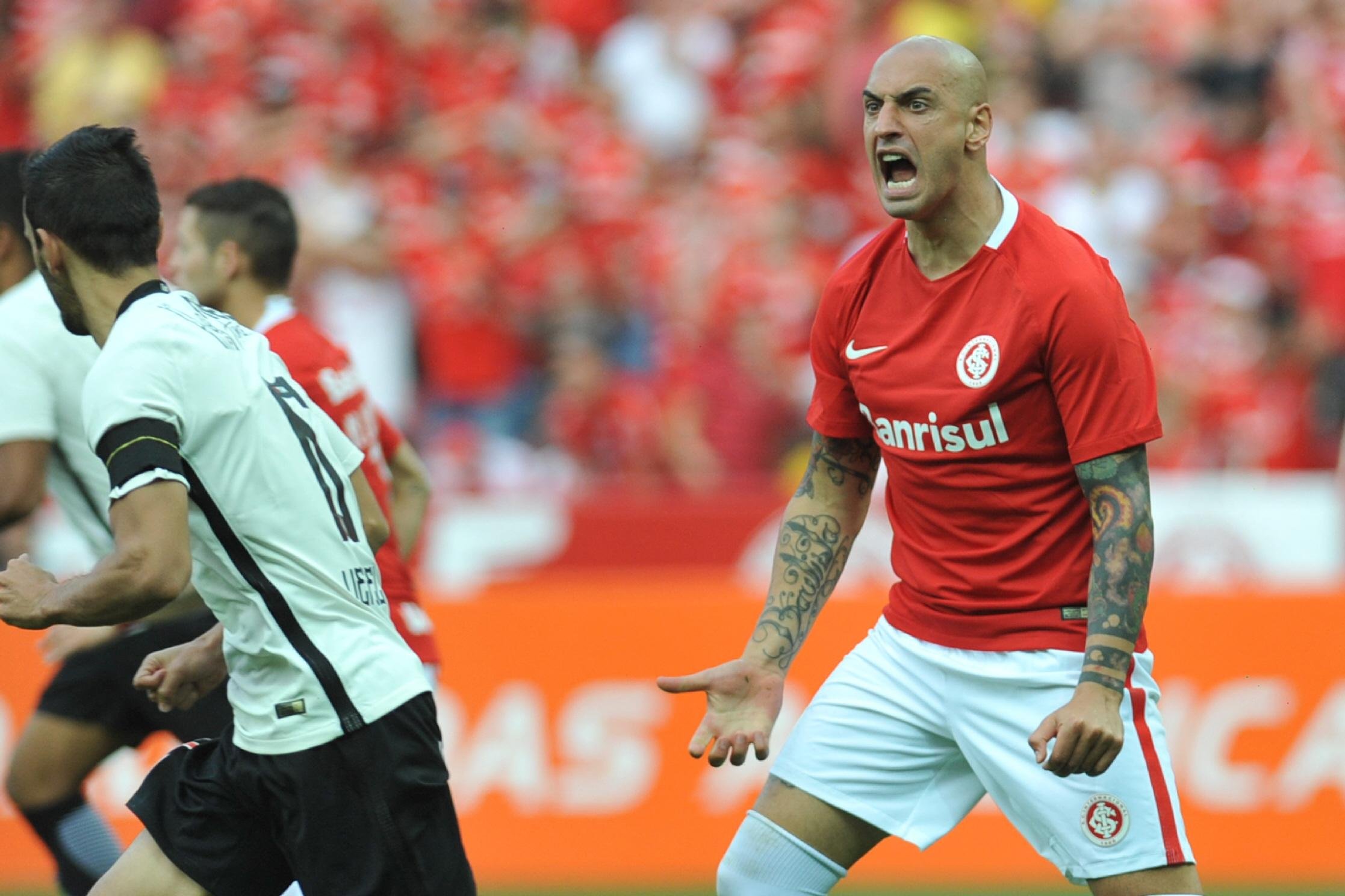 Ariel come&ccedil;ou a partida