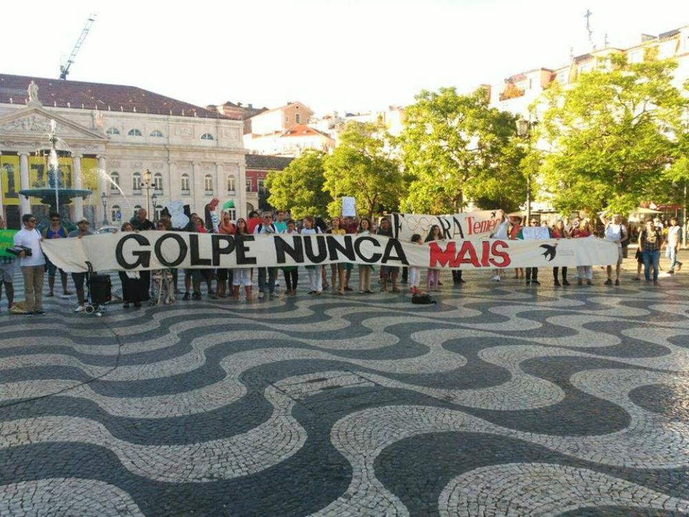 Pessoas de diversos pa&iacute;ses discursaram contra Temer e o impeachment