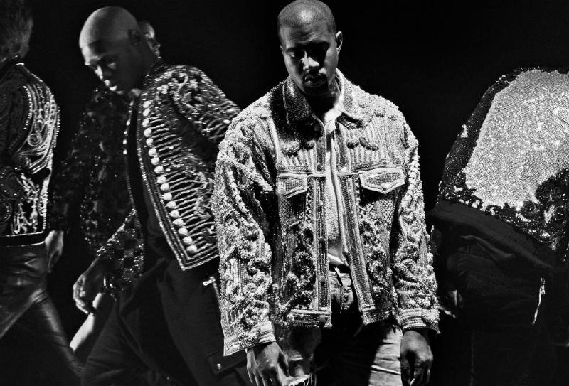 Alessandra Ambrosio e outras celebridades estrelam clipe de Kanye West
