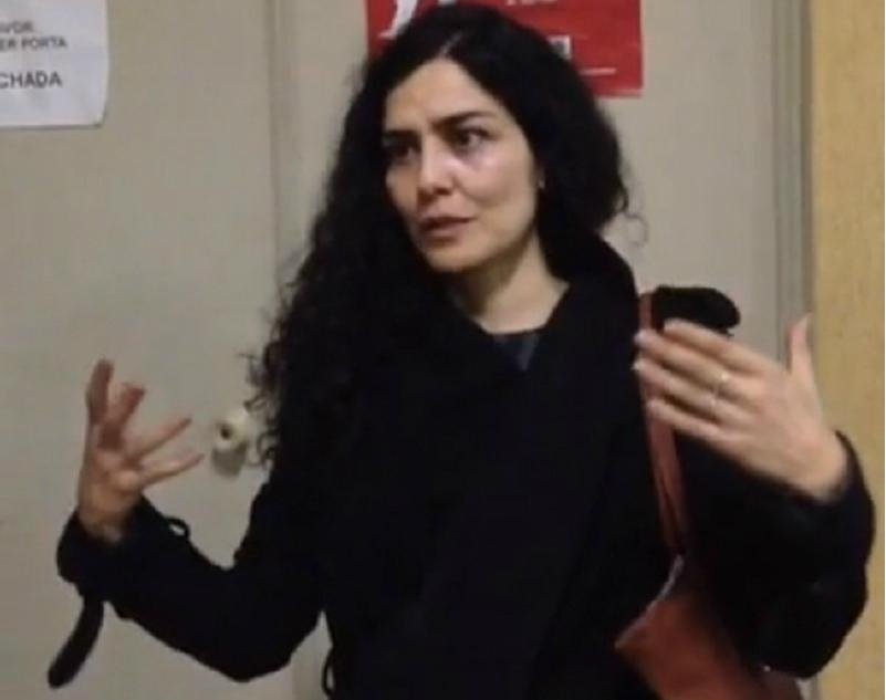 Let&iacute;cia Sabatella &eacute; xingada durante protesto pr&oacute;-impeachment em Curitiba