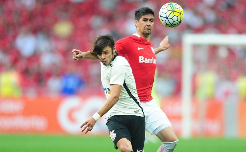 Leandro Almeida sentiu o adutor da coxa e ser&aacute; reavaliado nesta segunda-feira