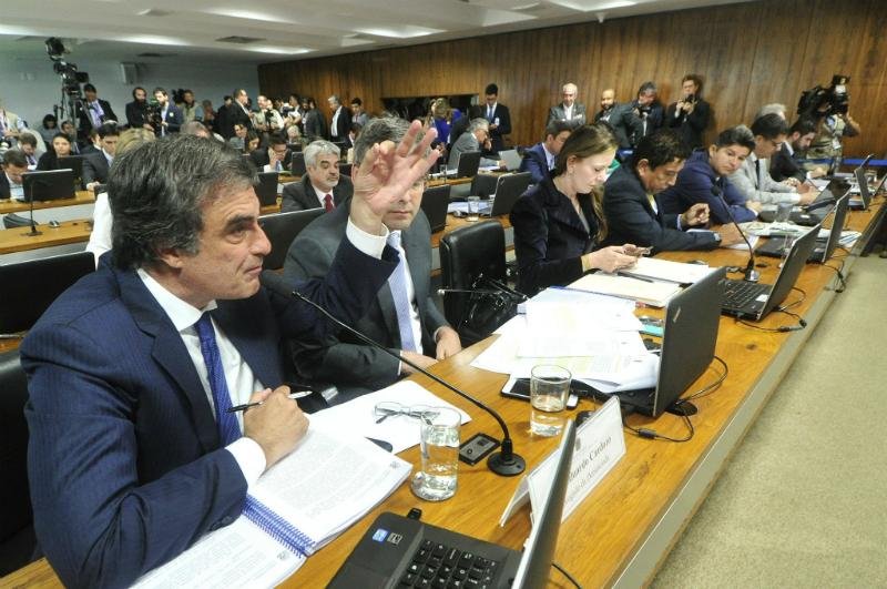 Relat&oacute;rio final do impeachment ser&aacute; lido nesta ter&ccedil;a	