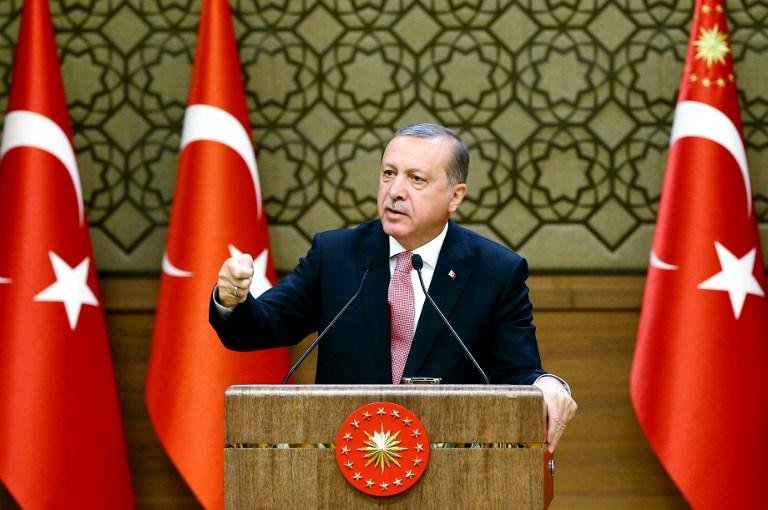 Recep Tayyip Erdogan condenou aliados ocidentais de Ancara de apoiar golpistas que tentaram derrub&aacute;-lo