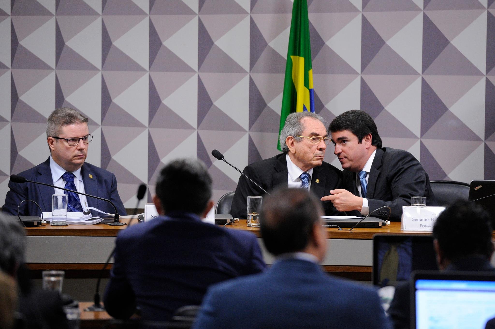 Lira quer antecipar julgamento de Dilma &agrave; pedido de senadores ligados ao governo Temer