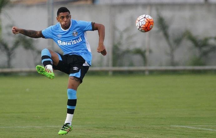 Wallace Oliveira ser&aacute; titular do Gr&ecirc;mio contra o Santa Cruz