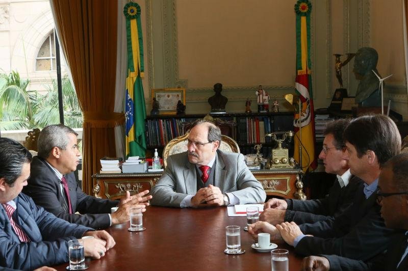 Sartori conta com apoio dos servidores da Seguran&ccedil;a em dia de paralisa&ccedil;&atilde;o