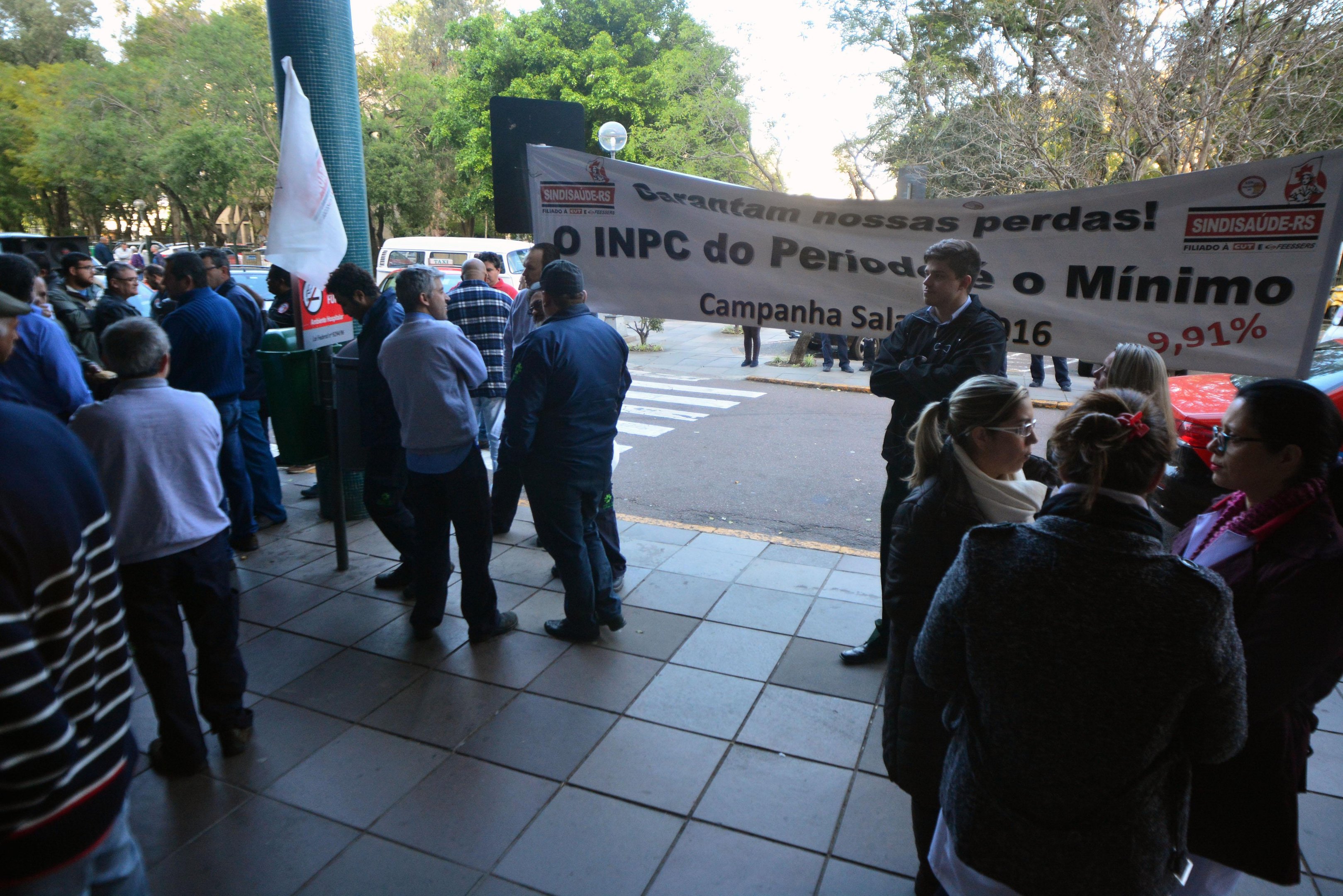 Funcion&aacute;rios realizaram manifesta&ccedil;&atilde;o no Hospital de Cl&iacute;nicas