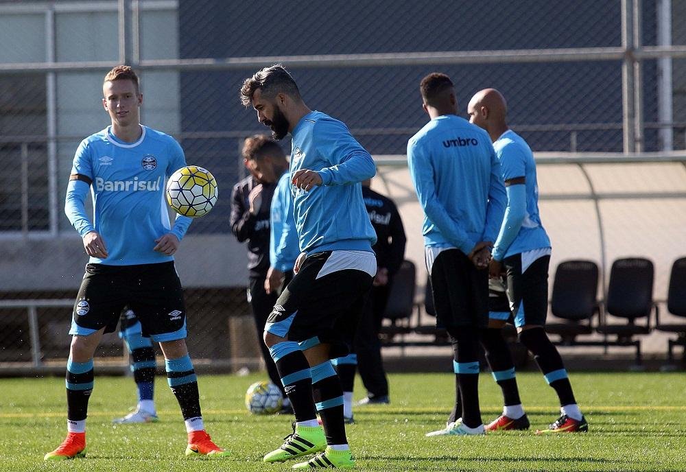 Gr&ecirc;mio busca vit&oacute;ria contra Santa Cruz para assumir lideran&ccedil;a