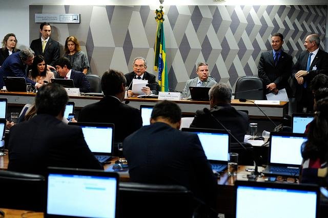 Comiss&atilde;o do Senado decide sobre impeachment de Dilma 