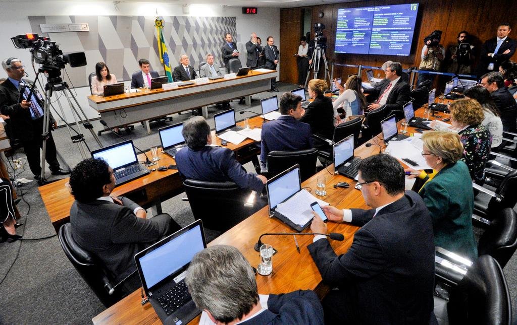 Comiss&atilde;o especial do Senado aprovou por 14 a 5 o prosseguimento do processo