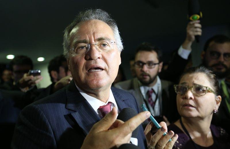 Renan abre sess&atilde;o do Senado e l&ecirc; decis&atilde;o contra Dilma