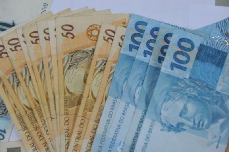 Retirada l&iacute;quida ficou em R$ 1,115 bilh&atilde;o, em julho