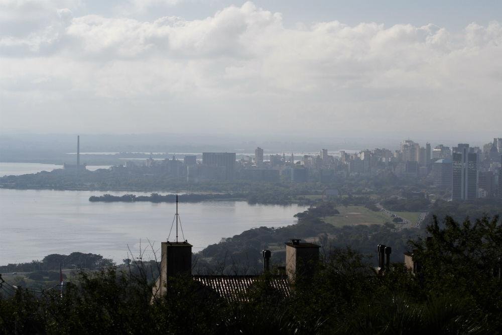 Sol entre nuvens predomina no Estado ao longo do dia