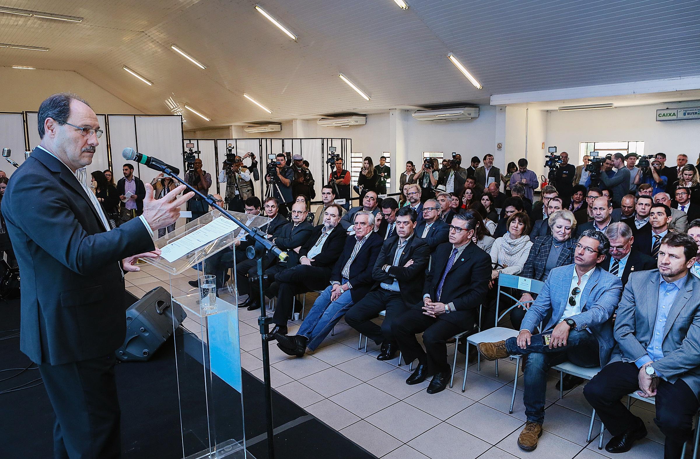 Sartori classificou como irrespons&aacute;vel paralisa&ccedil;&atilde;o dos servidores da Seguran&ccedil;a