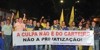 Carteiros realizam protesto no Centro de Porto Algre 