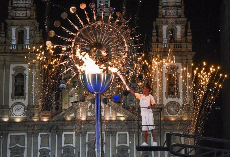 Pira Ol&iacute;mpica foi acendida na Candel&aacute;ria