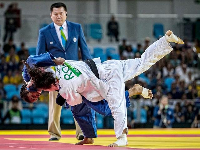 Erika Miranda derrota Andreea Chitu e vai disputar o bronze
