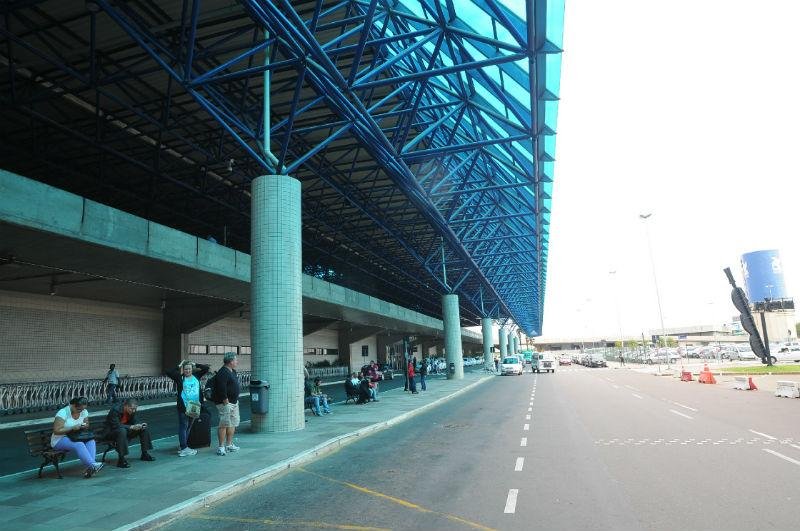 Ministro dos Transportes prev&ecirc; disputa grande em leil&atilde;o de aeroportos