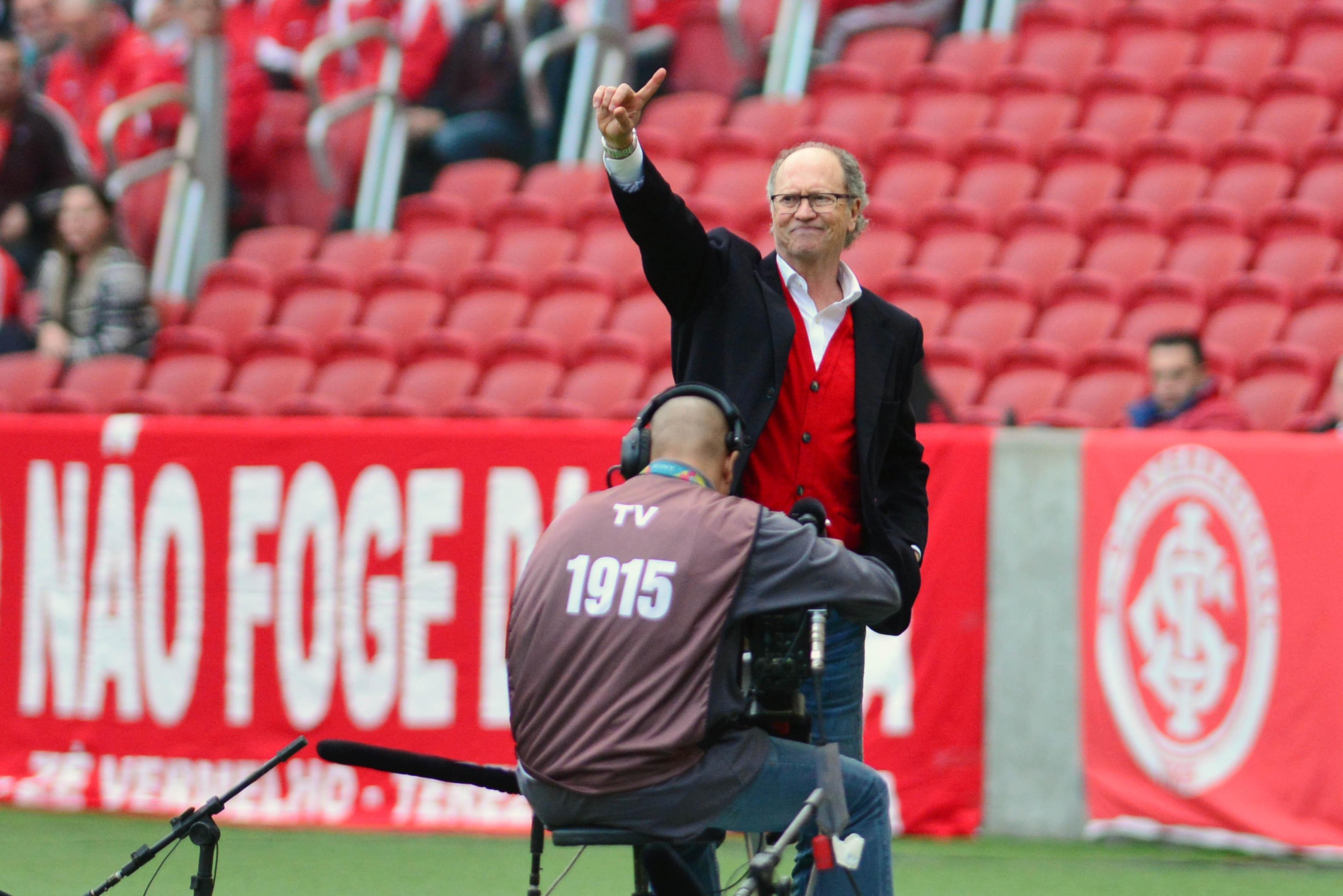 Falc&atilde;o foi expulso por reclamar de forma acintosa contra o auxiliar Bruno Boschilia