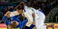 Rafaela Silva derruba húngara e avança às semifinais do judô