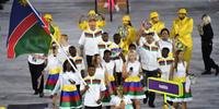 Jonas Junias carregou a bandeira da Namíbia na cerimônia de abertura da Rio 2016