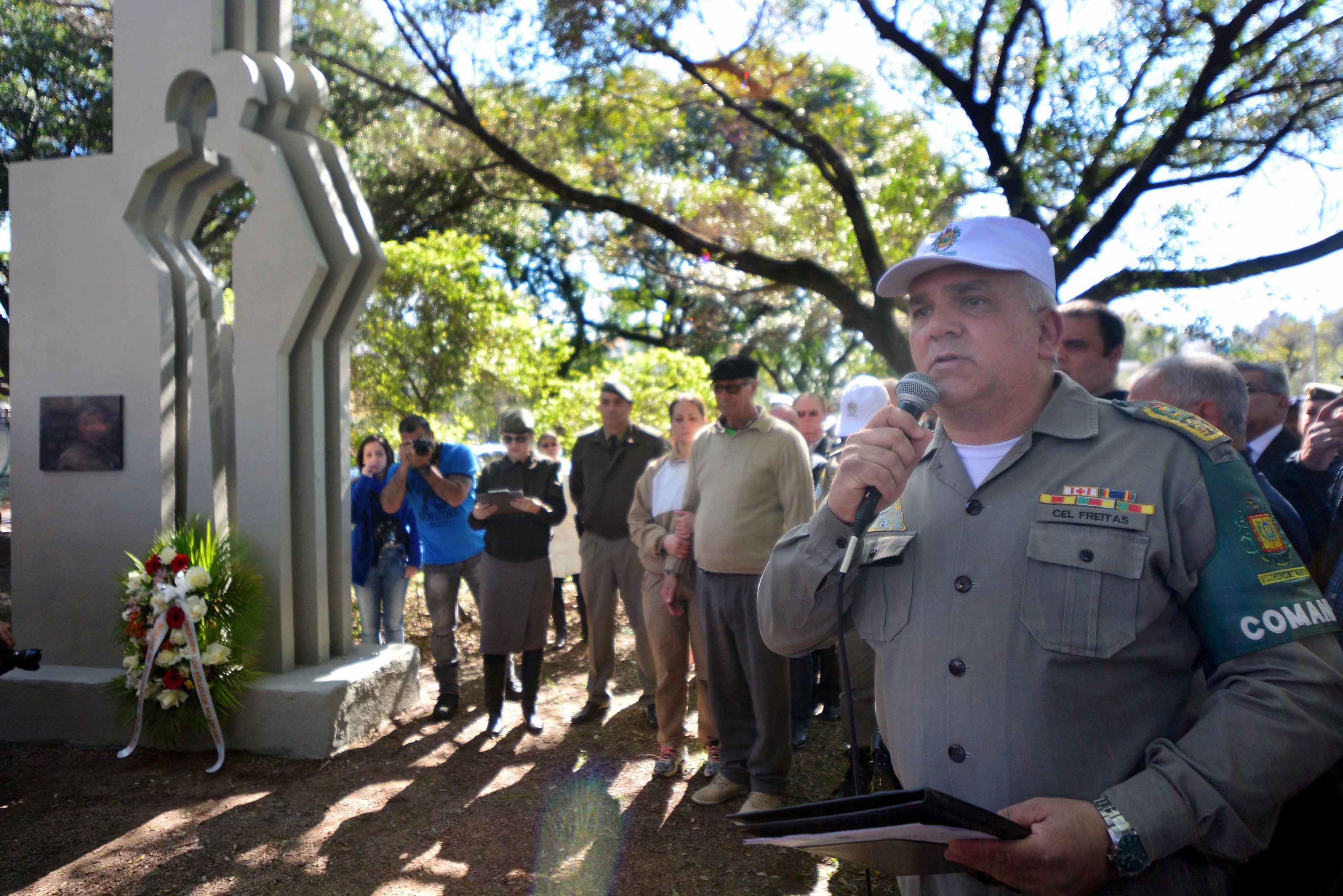 Brigada Militar presta homenagem a policiais mortos