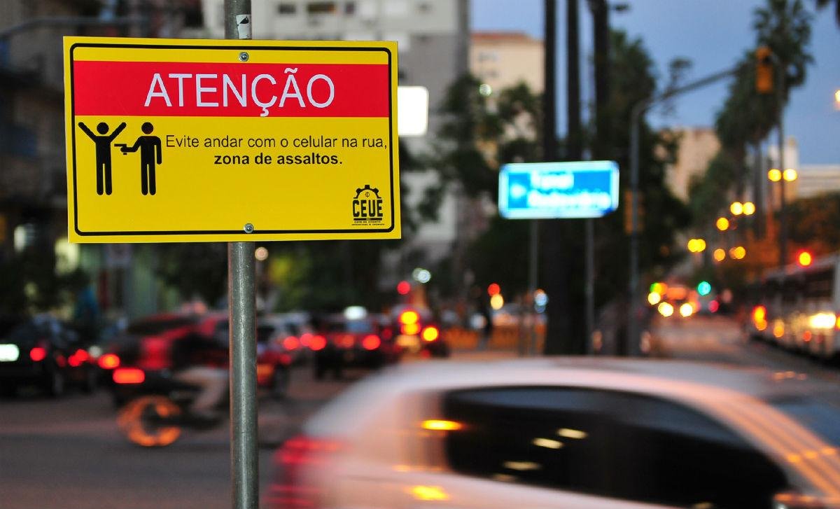 Devido &agrave; alta criminalidade, alunos da UFRGS instalaram "assalt&ocirc;metro" em Porto Alegre