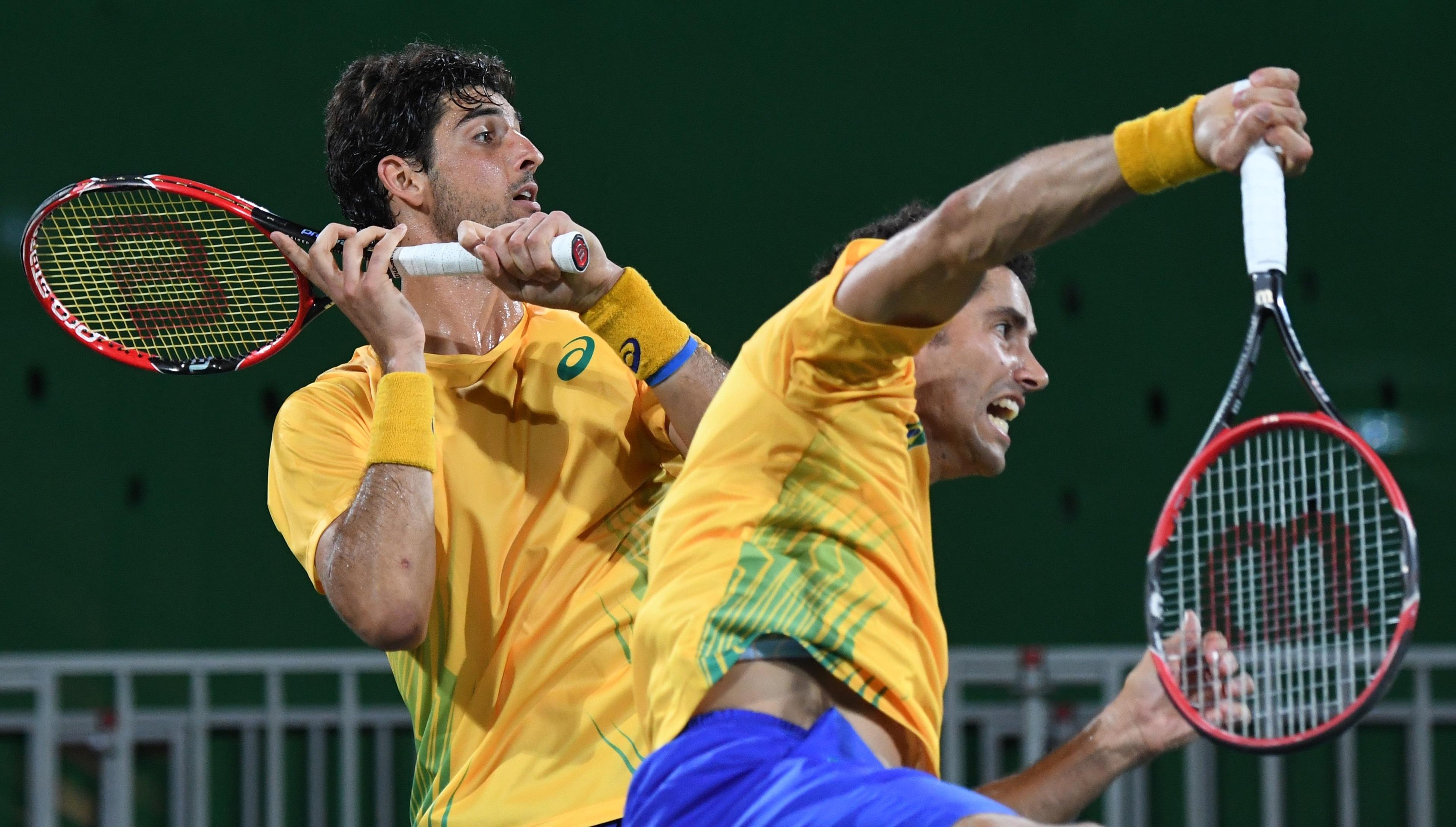 Brasileiros chegaram a estar em vantagem no &uacute;ltimo set, mas perderam por 2 sets a 1