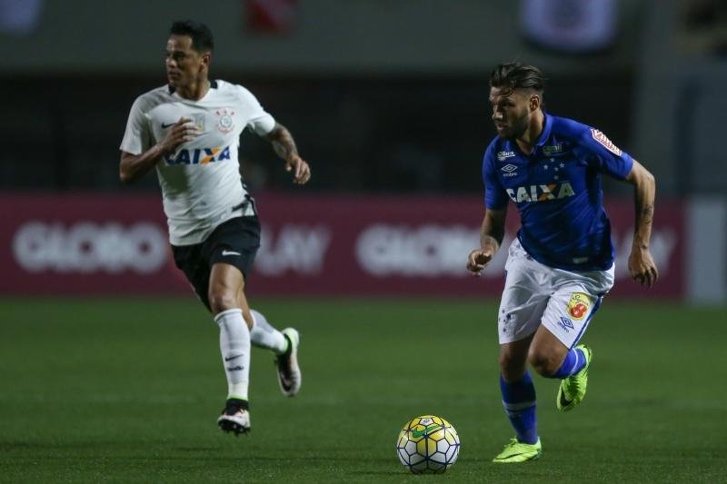 Corinthians e Cruzeiro empataram no Pacaembu