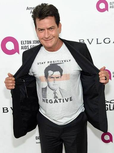 Charlie Sheen convida outros famosos a revelar se t&ecirc;m Aids