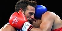Horas após vitória, boxeador italiano é cortado da Olimpíada