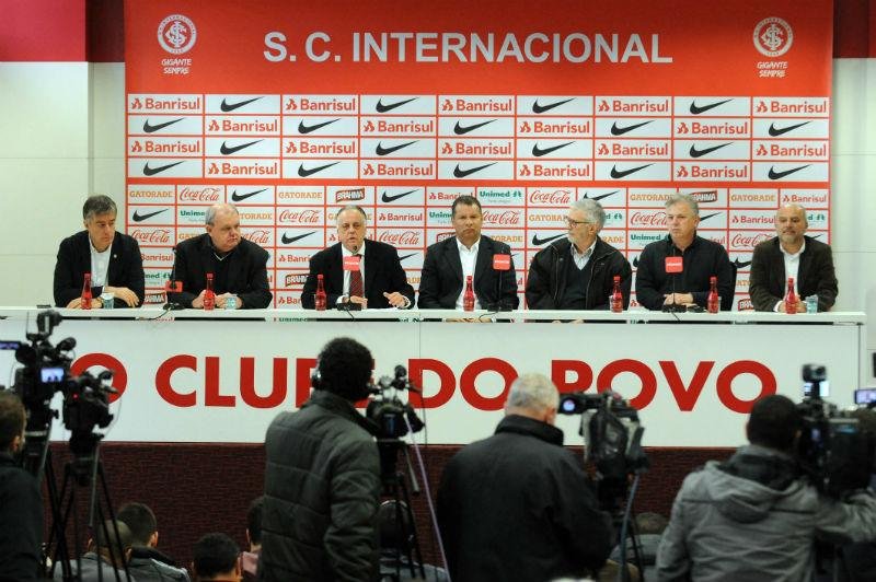 Inter oficializa Roth e retorno de Fernando Carvalho	