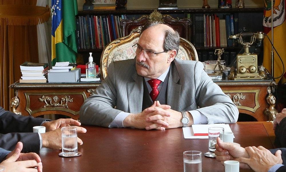 Jos&eacute; Ivo Sartori vai ser intimado pessoalmente a cumprir com o pagamento integral da pens&atilde;o de um ex-servidor p&uacute;blico
