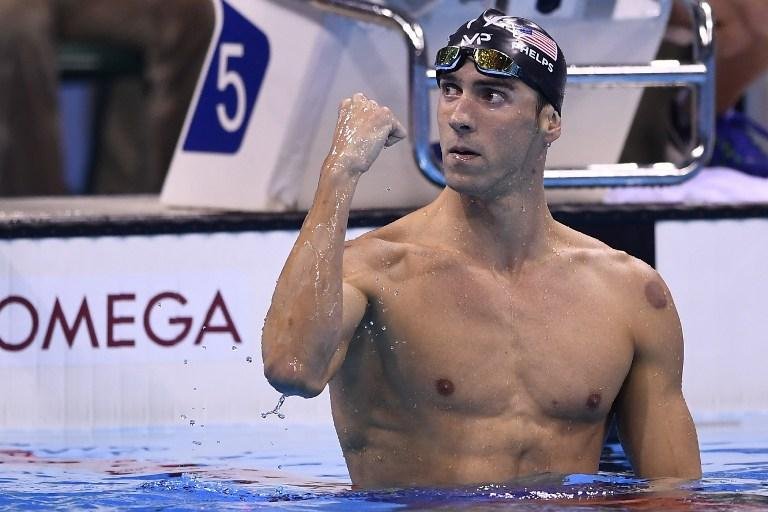 Phelps chega a 21 medalhas de ouro com vit&oacute;rias no 4x200m e nos 200m borboleta