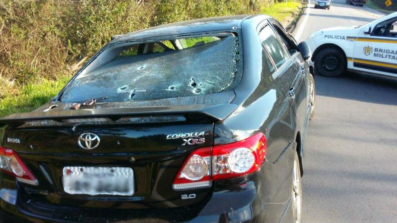 Roubo de carga de cigarros tem tiroteio e tr&ecirc;s assaltantes mortos na Serra 
