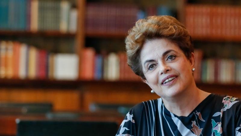 Dilma almo&ccedil;a no Alvorada com senadores que a apoiaram em pron&uacute;ncia
