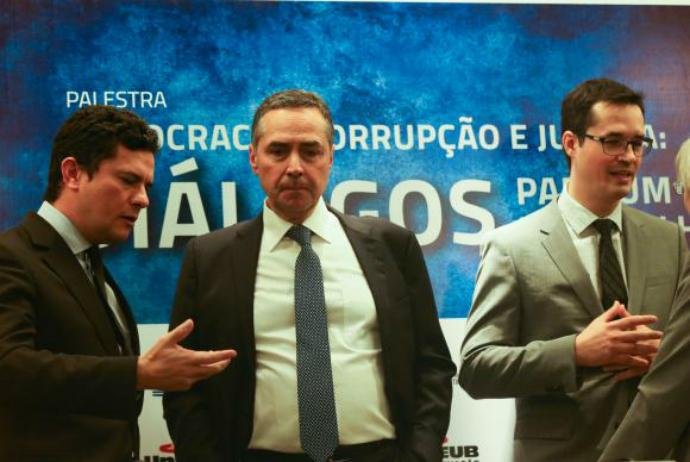 Juiz e o coordenador da opera&ccedil;&atilde;o participaram de palestra em universidade de Bras&iacute;lia