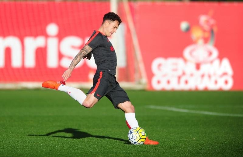 Ferrareis foi testado na lateral no treino do Inter