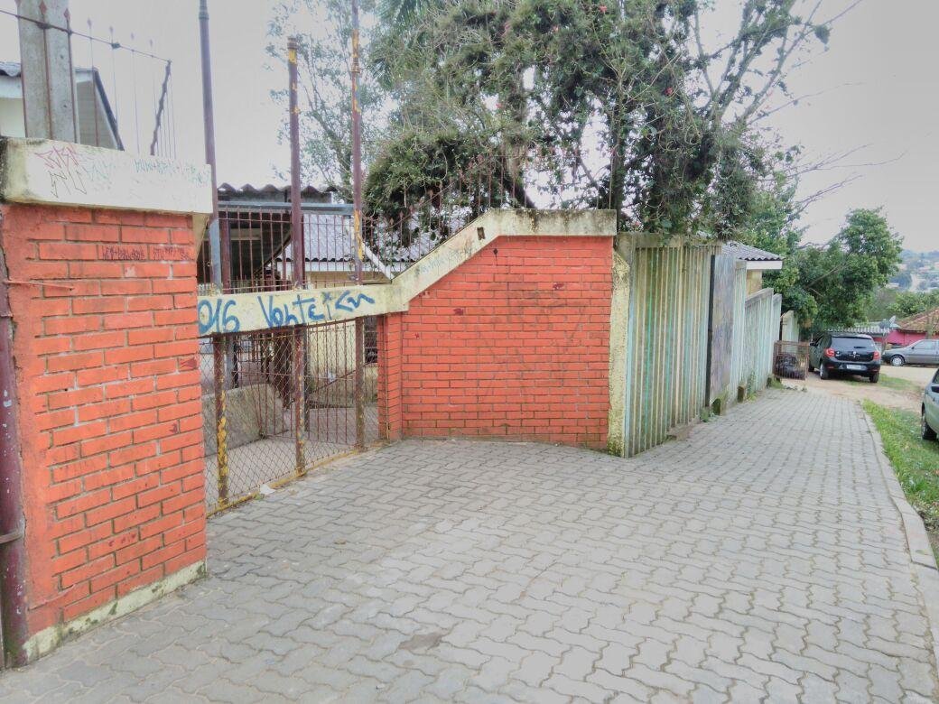 Escola de Viam&atilde;o onde a m&atilde;e de um estudante ficou ferida com um tiro