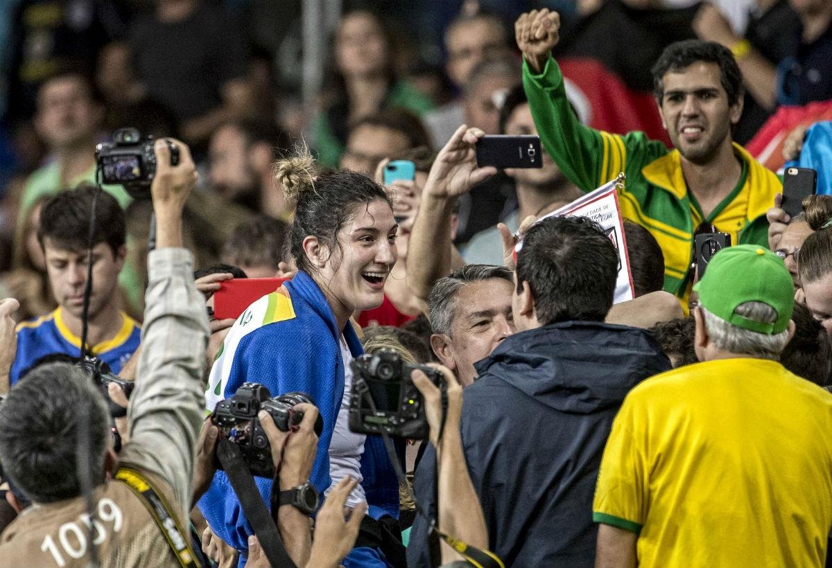 	Mayra Aguiar sobe ao p&oacute;dio ol&iacute;mpico pela segunda vez na carreira
