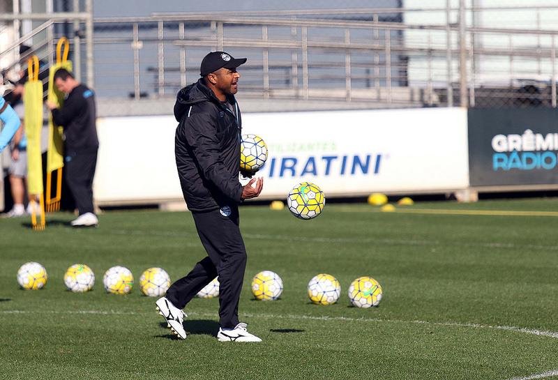 Roger fechou a parte final do treino do Gr&ecirc;mio nesta quinta