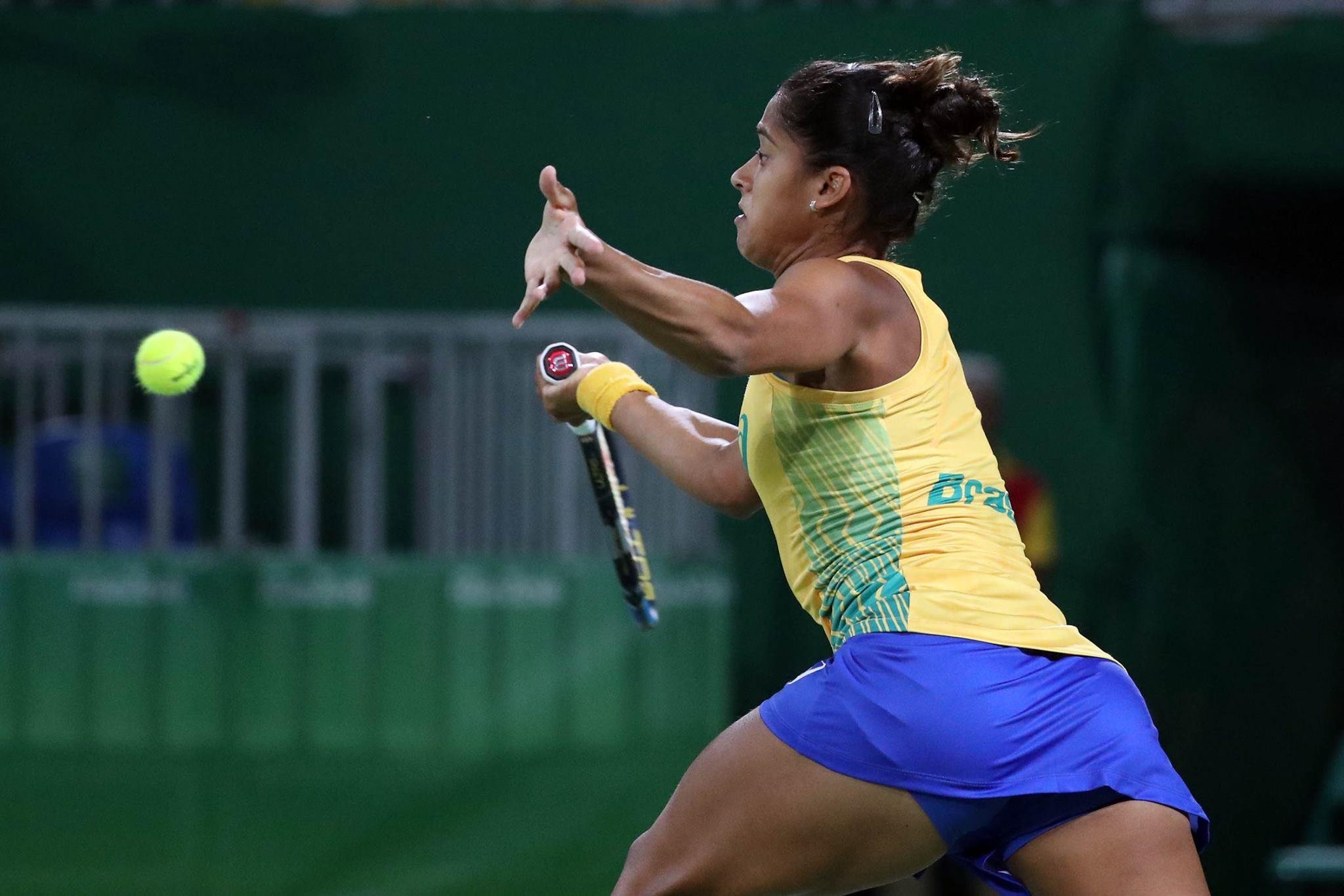 Teliana Pereira e Marcelo Melo ficam a um jogo de brigarem por medalhas ap&oacute;s vit&oacute;ria por 2 a 0