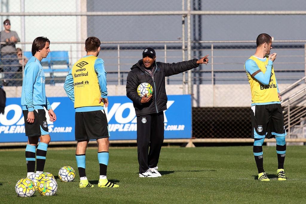 Roger se "arrependeu" de abrir o treino do Gr&ecirc;mio nesta sexta-feira