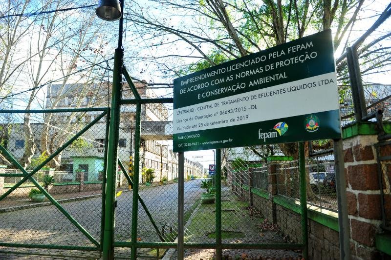 Representantes da Cettraliq questionam se &aacute;gua est&aacute; pr&oacute;pria para consumo
