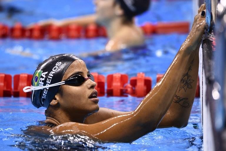Brasileira Etiene avan&ccedil;a &agrave;s semifinais dos 50 metros no sufoco 